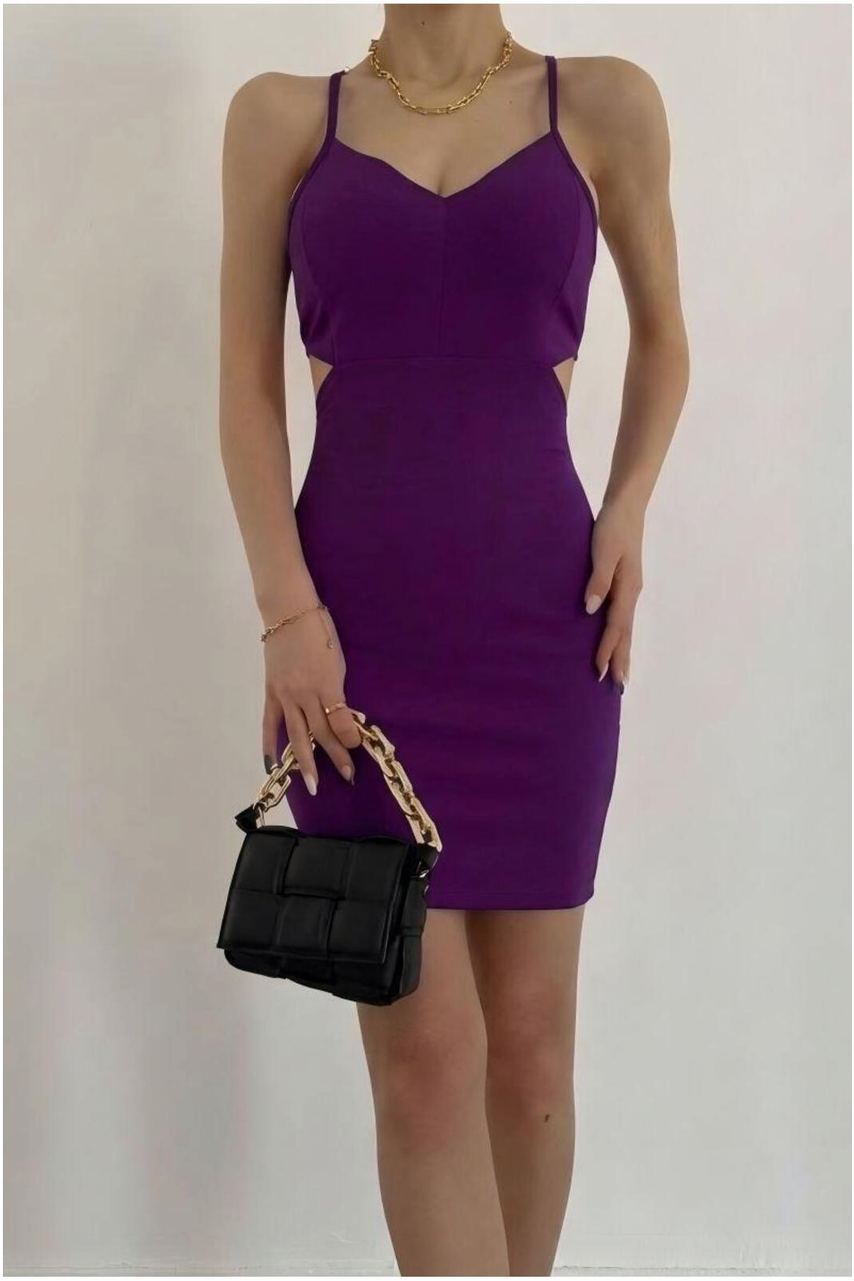 Kadın Trend Model Krep Kumaş V Yaka Kemerli Mini Askılı Elbise