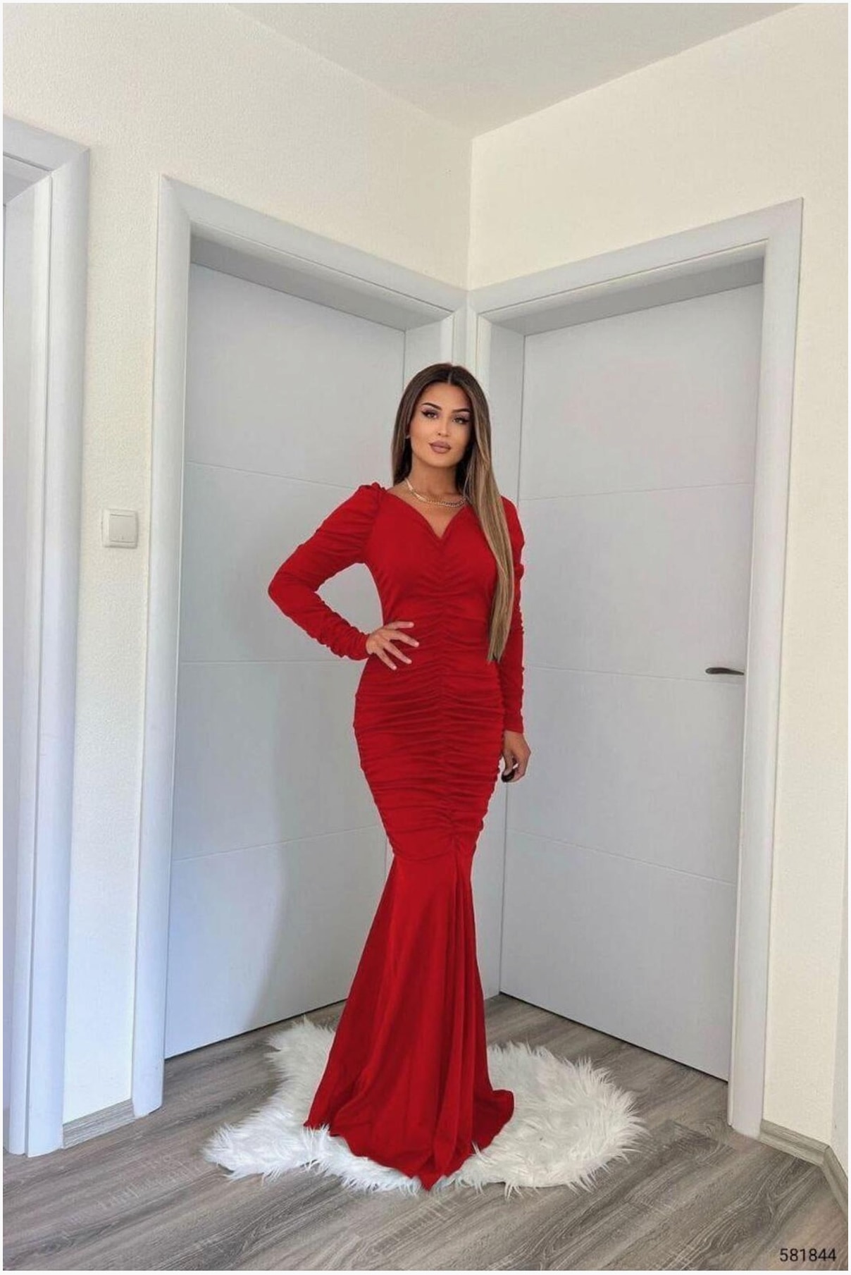 Krep Kesim Yaka Elbise V Balık Kumaş Abiye