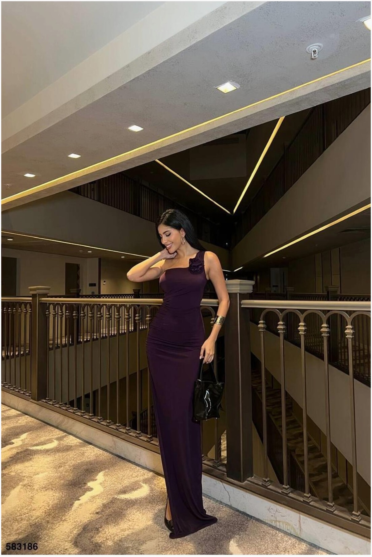 Kadın İnce Sandy Kumaş Tek Omuz Maxi Elbise