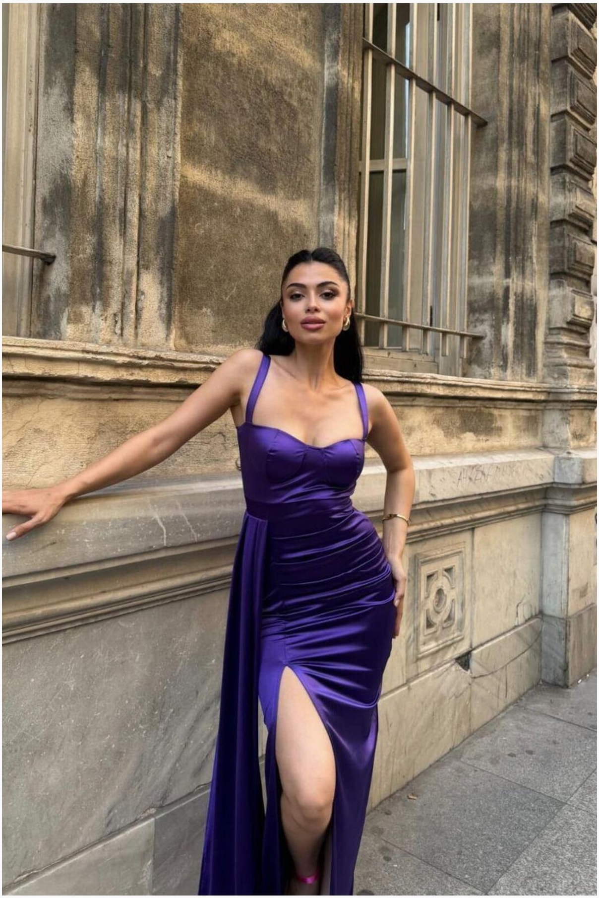 Kadın Trend Model Saten Kumaş Kalp Yaka Yırtmaçlı Maxi Abiye Elbise