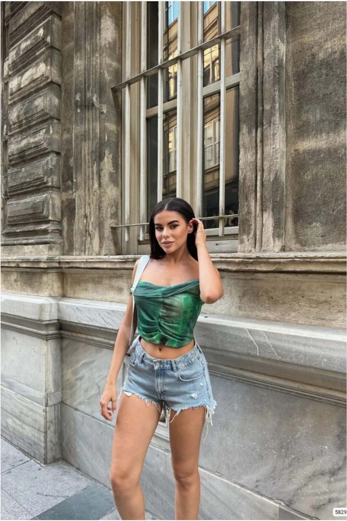 Kadın Büzgülü Yaka Kayık Bluz Görsel 9