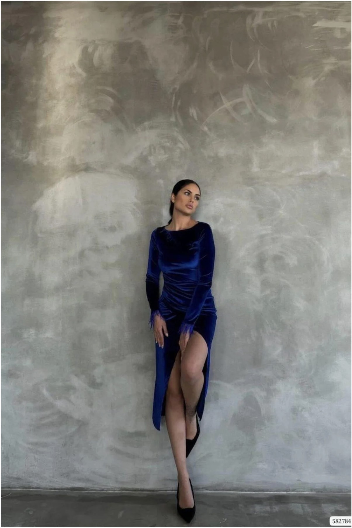 Esnek Degaje Yaka Kadife Abiye Kumaş Yırtmaçlı Elbise Görsel 8